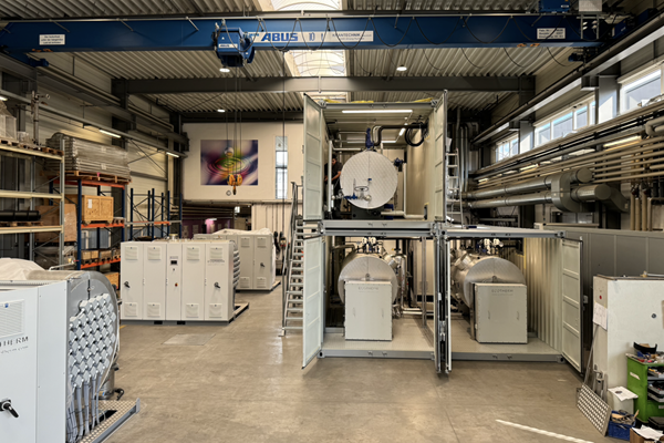Giải pháp Nồi hơi điện/Electric Steam Boiler đóng container đầu tiên của Ecotherm giao cho dự án nhà máy tại Hungary